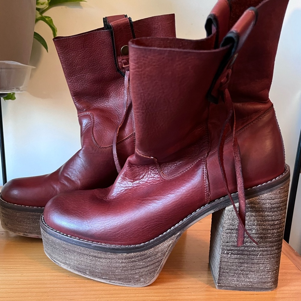 FREE PEOPLE PLATFORM BOOTS